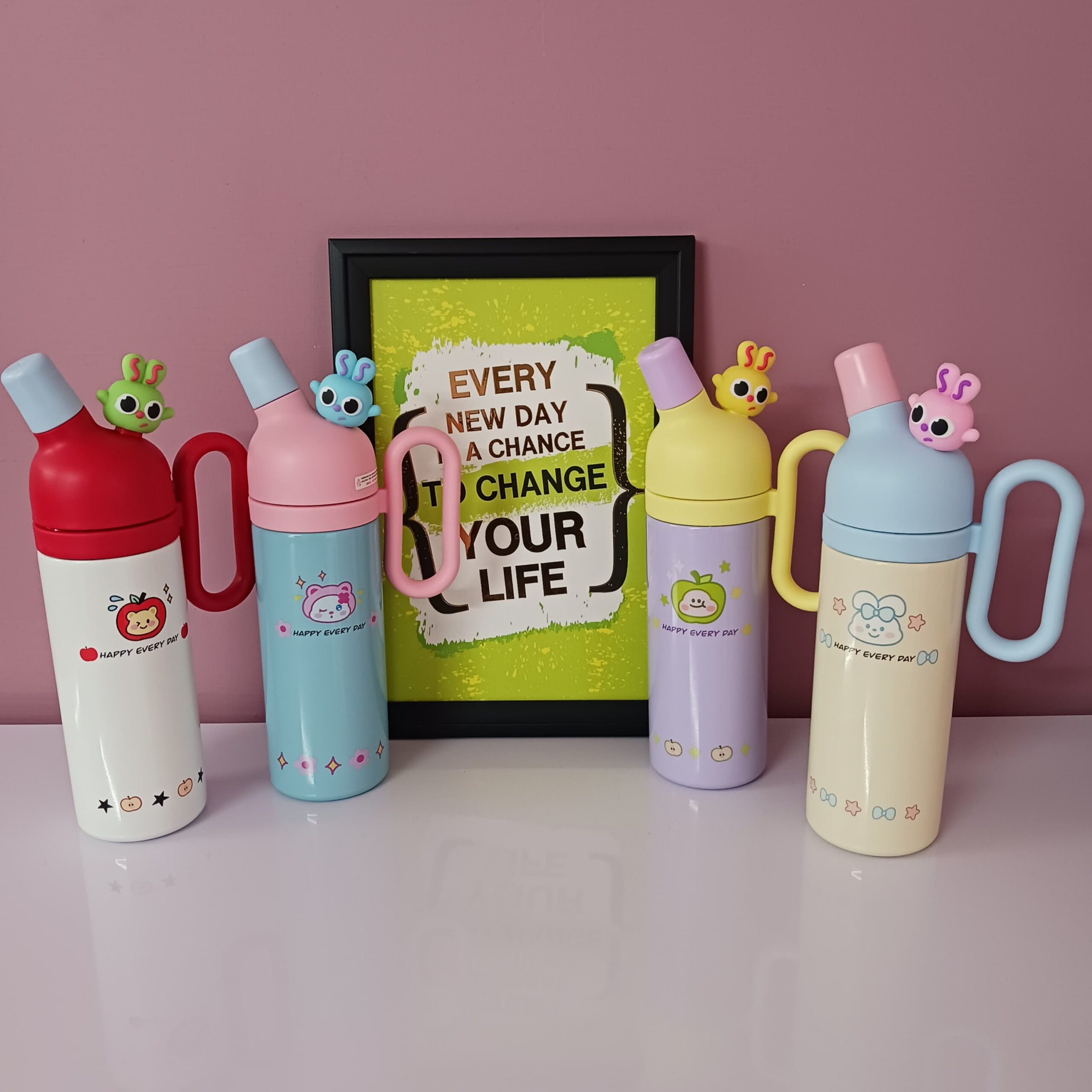 Happy Every Day Cartoon Insulated Bottle with Straw - 800 ml - Image 2